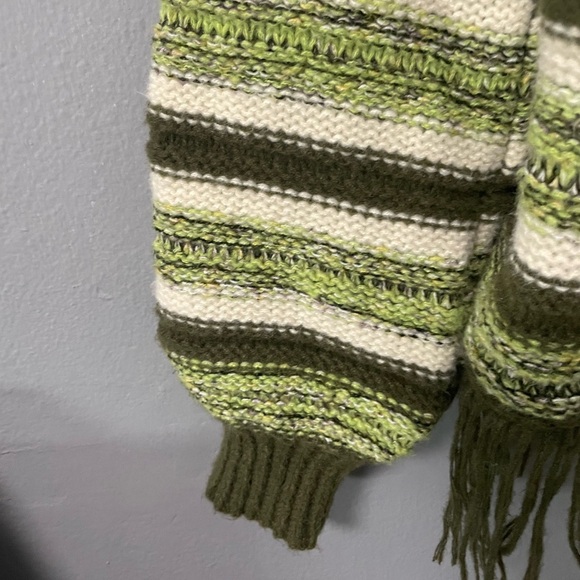 NWOT POL Oversized Mock Neck Balloon Sleeves Fringe Knit Sweater. Size Small - Picture 4 of 7